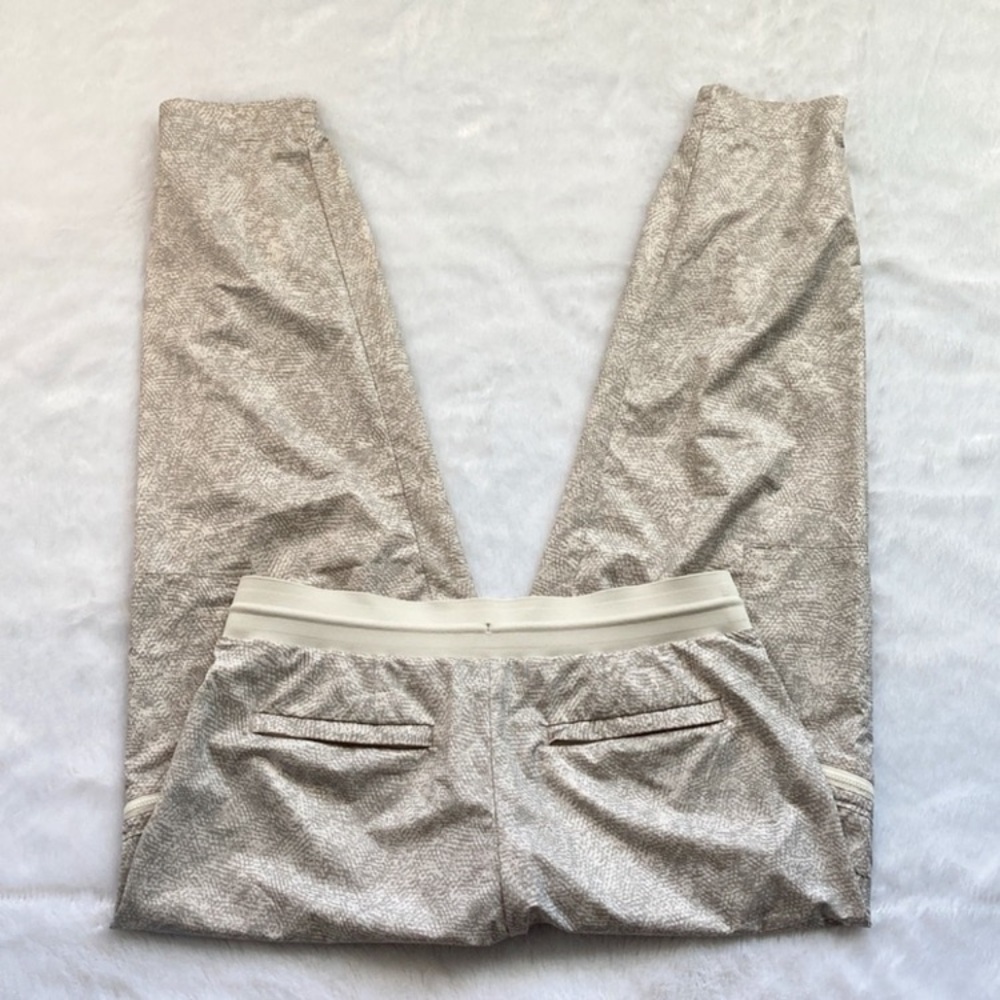 Athleta Venture Printed Pant Tan and Cream Joggers, size 10 - Picture 5 of 7